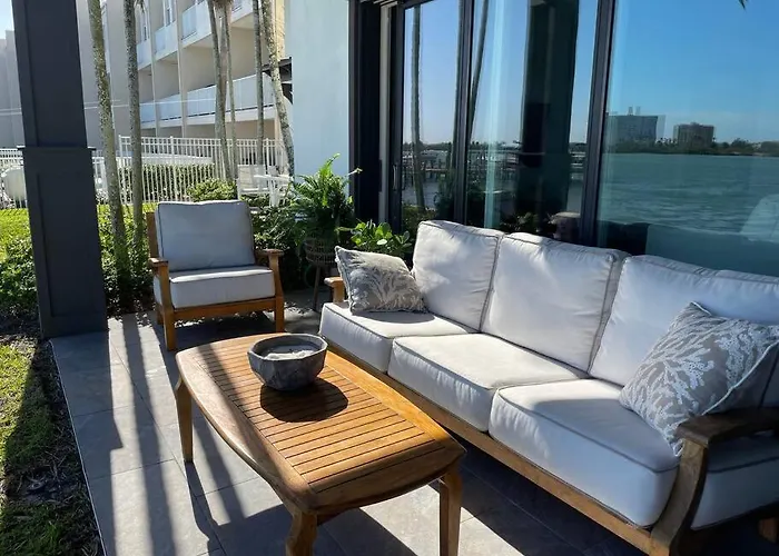 Waterfront Oasis 3 Br/4 Beds~3 Min Walk To Beach.