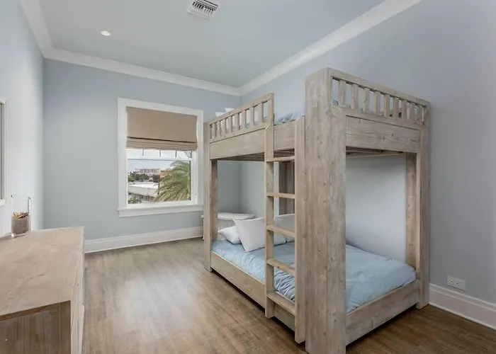 Waterfront Oasis 3 Br/4 Beds~3 Min Walk To Beach. Clearwater Beach