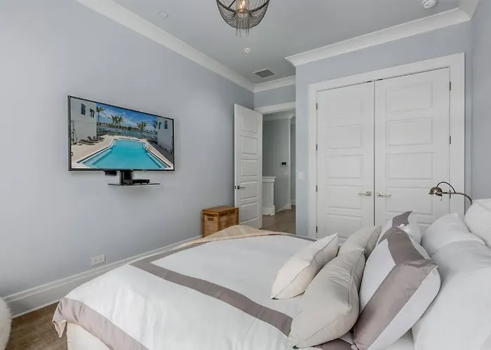 Waterfront Oasis 3 Br/4 Beds~3 Min Walk To Beach. Ferienhaus *