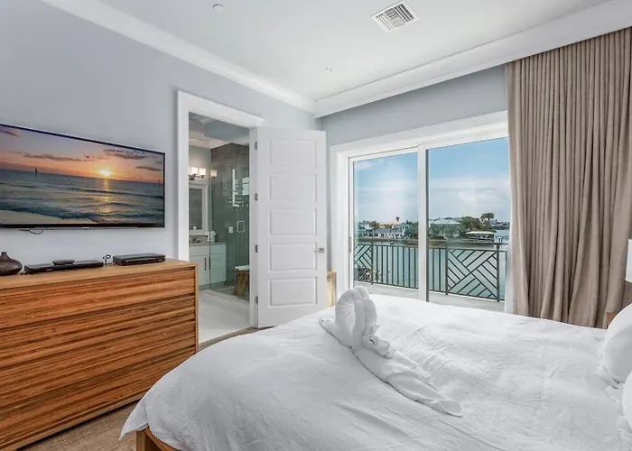 Waterfront Oasis 3 Br/4 Beds~3 Min Walk To Beach. Ferienhaus Clearwater Beach