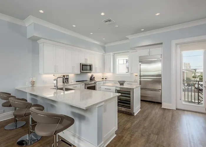 Waterfront Oasis 3 Br/4 Beds~3 Min Walk To Beach. Clearwater Beach