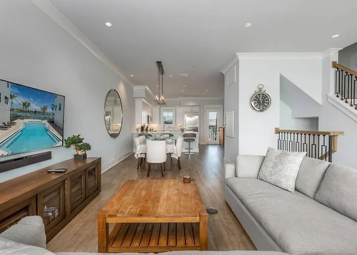 Waterfront Oasis 3 Br/4 Beds~3 Min Walk To Beach. Ferienhaus