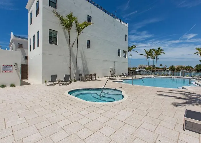 Ferienhaus Waterfront Oasis 3 Br/4 Beds~3 Min Walk To Beach. Clearwater Beach
