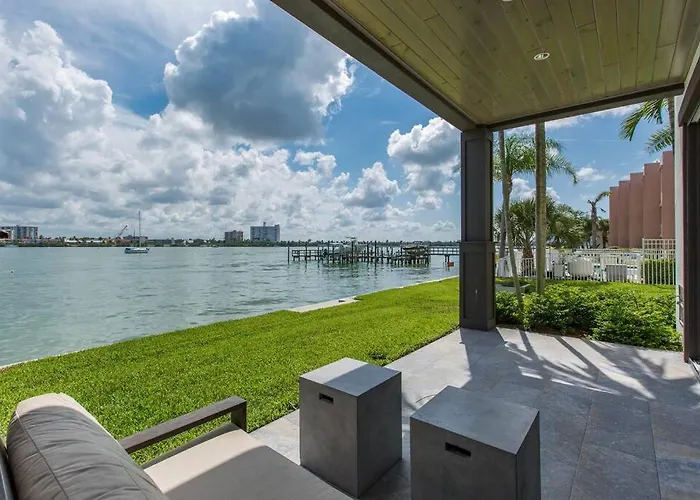 Ferienhaus Waterfront Oasis 3 Br/4 Beds~3 Min Walk To Beach. *